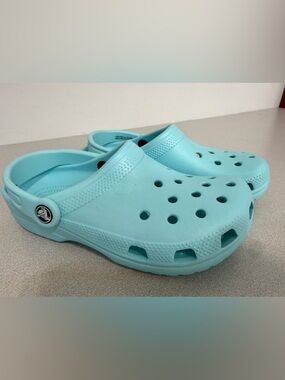 CROCS LADIES SIZE 5 Classic Clog in Aqua Blue NEW